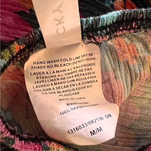 Lucky Brand Women's Standard Vibrant Beach Dressfloral Designs. Size M - Picture 8 of 10